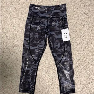 Light n Tight Hi-Rise Zyia Capri 20”